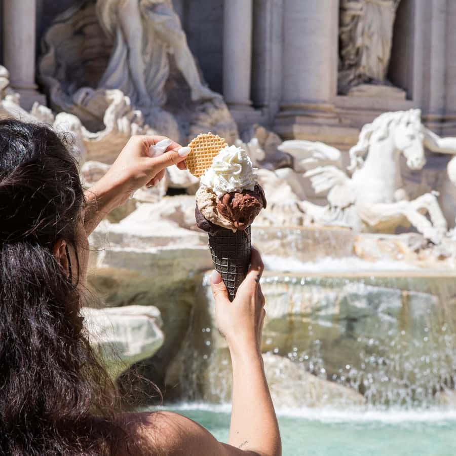 ローマ：トレビの泉地区地下ツアーとアイスクリーム | GetYourGuide
