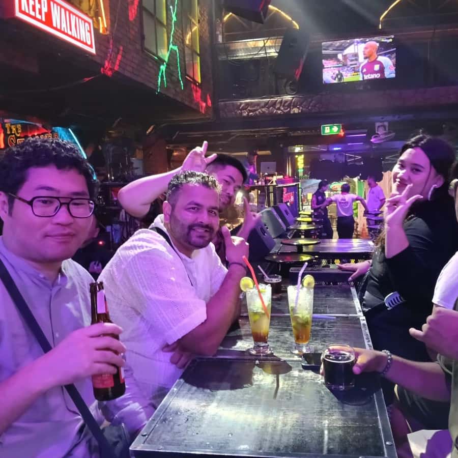 芭堤雅夜生活之旅：像当地人一样体验酒吧、俱乐部和派对| GetYourGuide