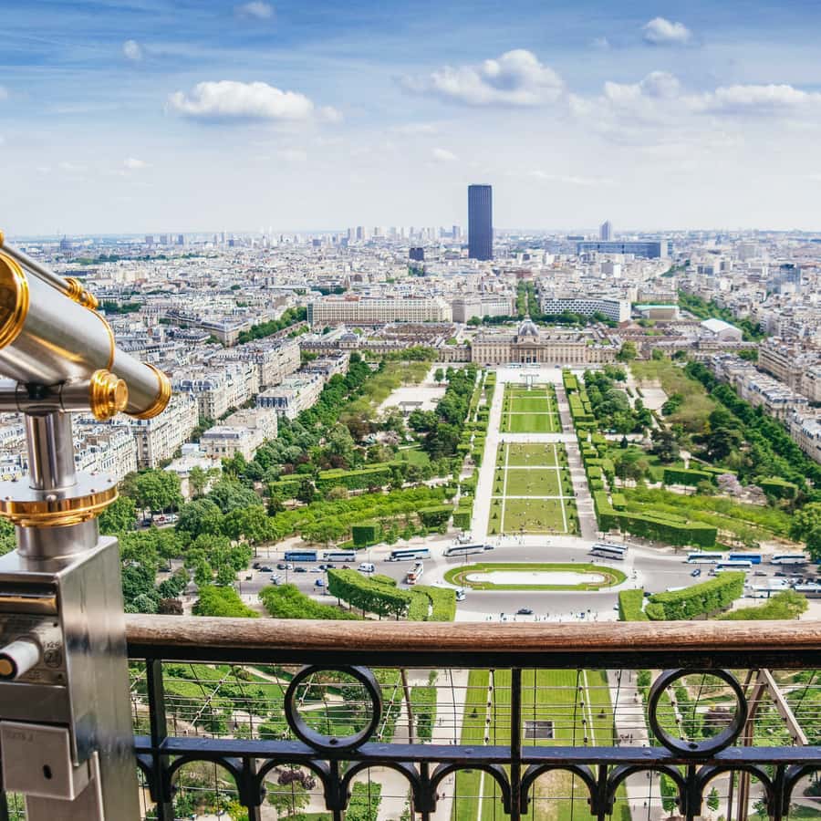 パリ：エッフェル塔の頂上または2階へのアクセス | GetYourGuide