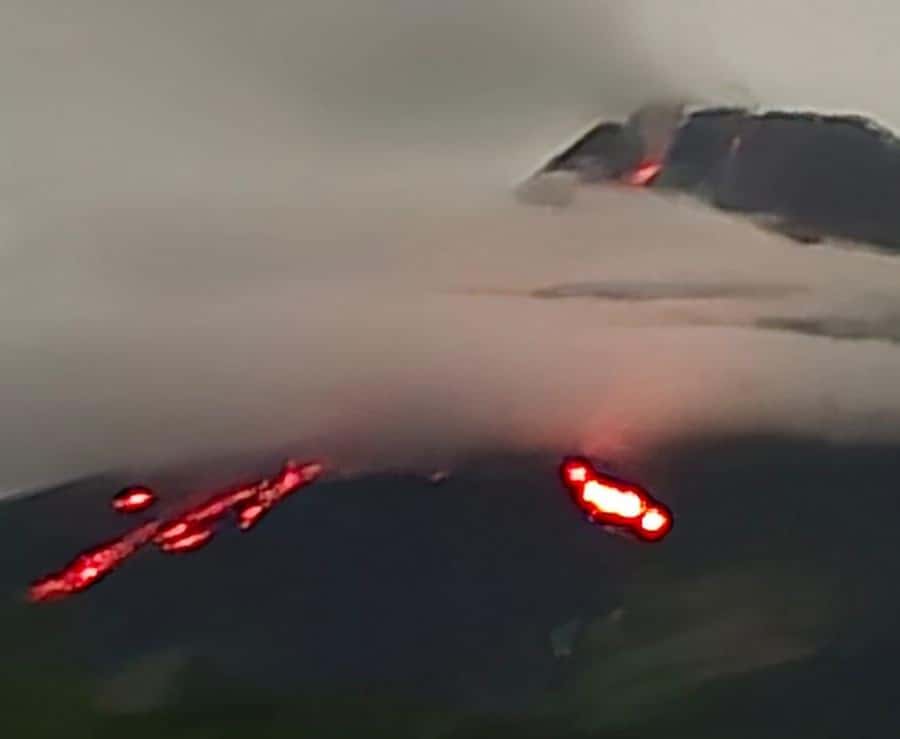 ジョグジャカルタ火山丘の上のムラピ山（溶岩の眺め） | GetYourGuide