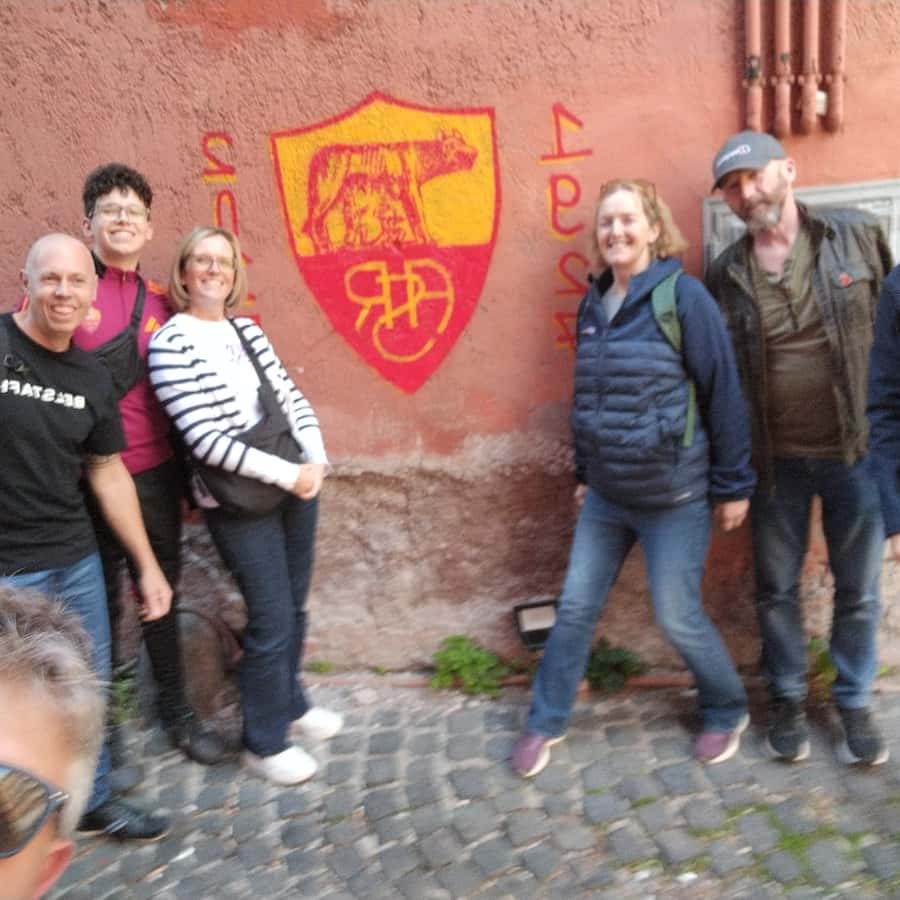 ローマASローマまたはSSラツィオのサッカー観戦を現地人と楽しむ