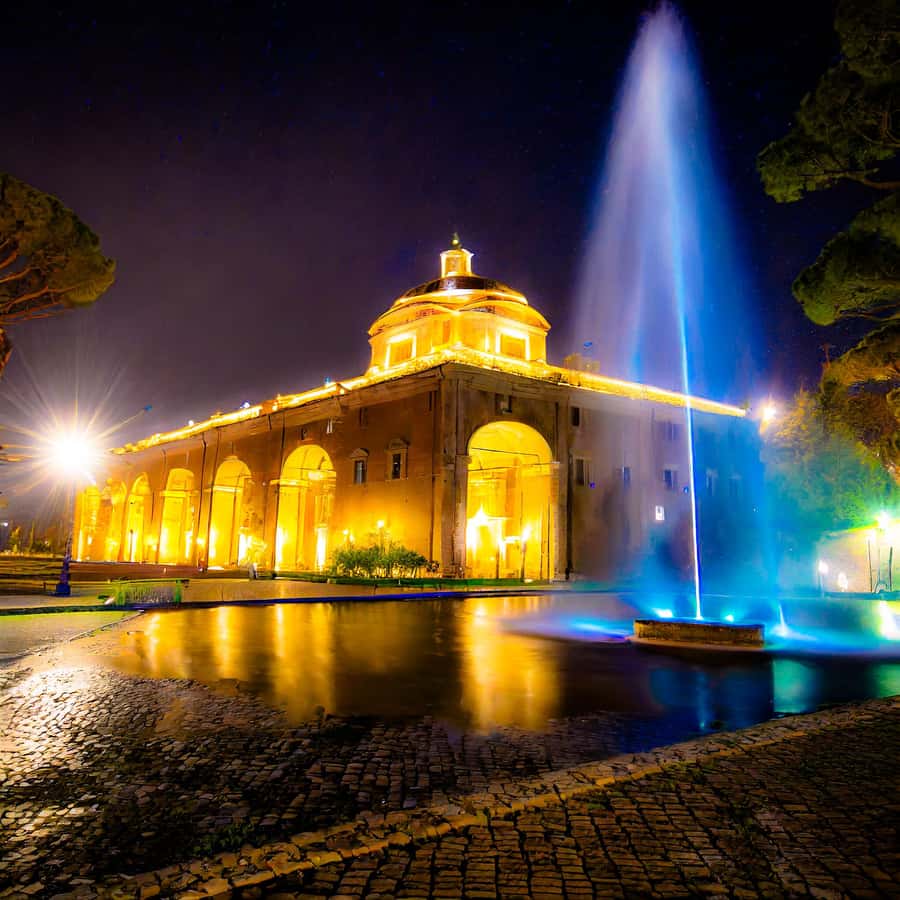 Roma de noche: Coliseo, Fontana di Trevi y aperitivo de autor en Trastevere  | GetYourGuide, image size:900x900