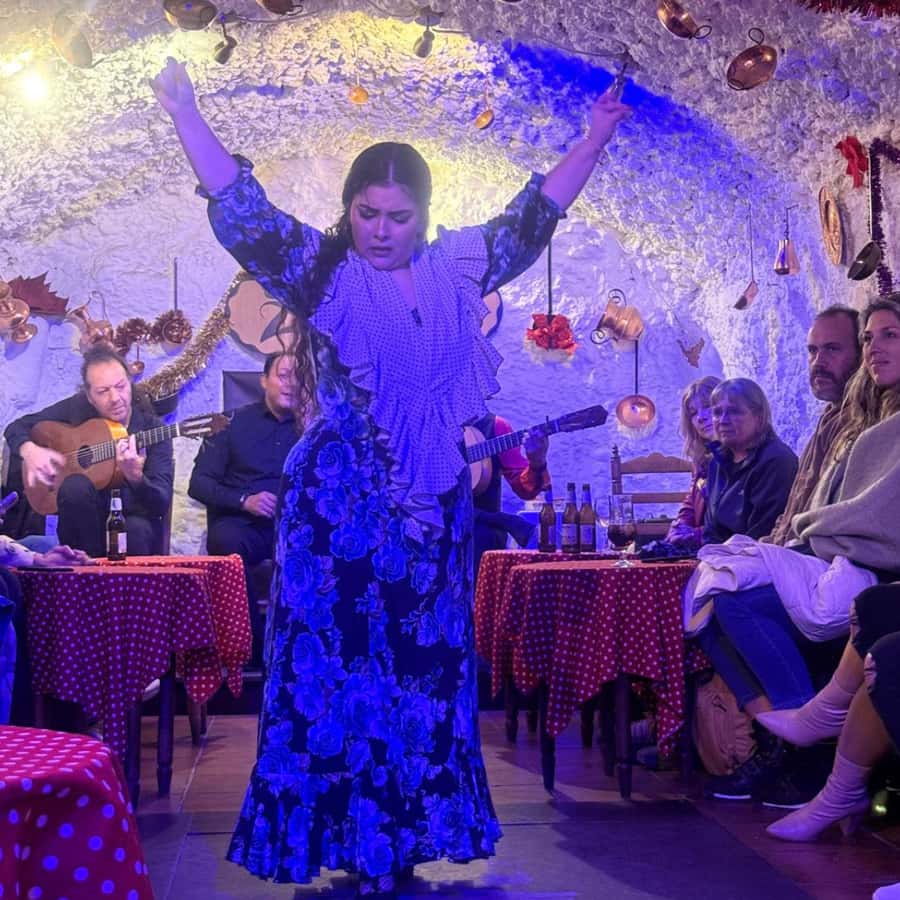 グラナダサクロモンテ洞窟でのジンカレ・フラメンコ・ショー
