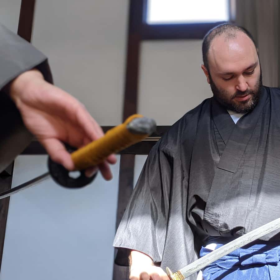 松本城ツアー＆侍体験 | GetYourGuide