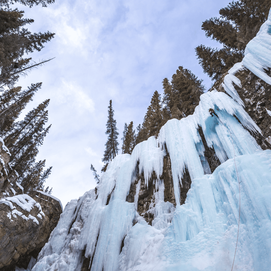 班夫：冬季一日游（含班夫缆车和约翰斯顿峡谷） | GetYourGuide