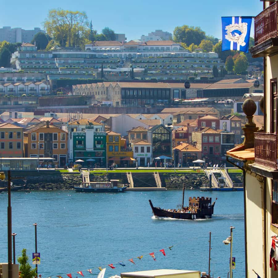 Porto: Cruzeiro em barco pirata pelo rio Douro | GetYourGuide, image size:900x900