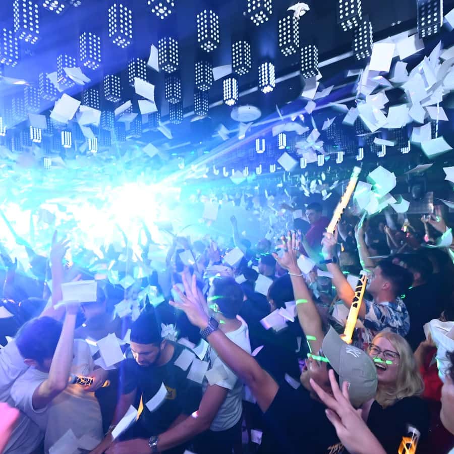 大阪道頓堀：GIRAFFE ナイトクラブ チケット & VIP（外国人向け