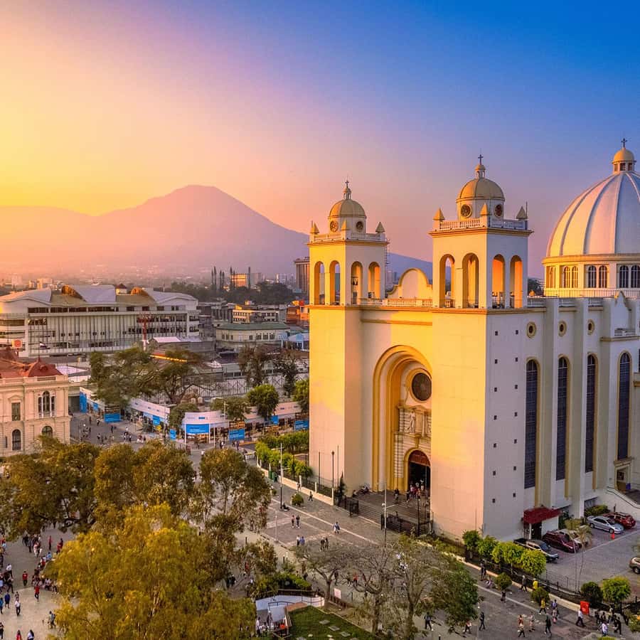 游览圣萨尔瓦多历史中心| GetYourGuide