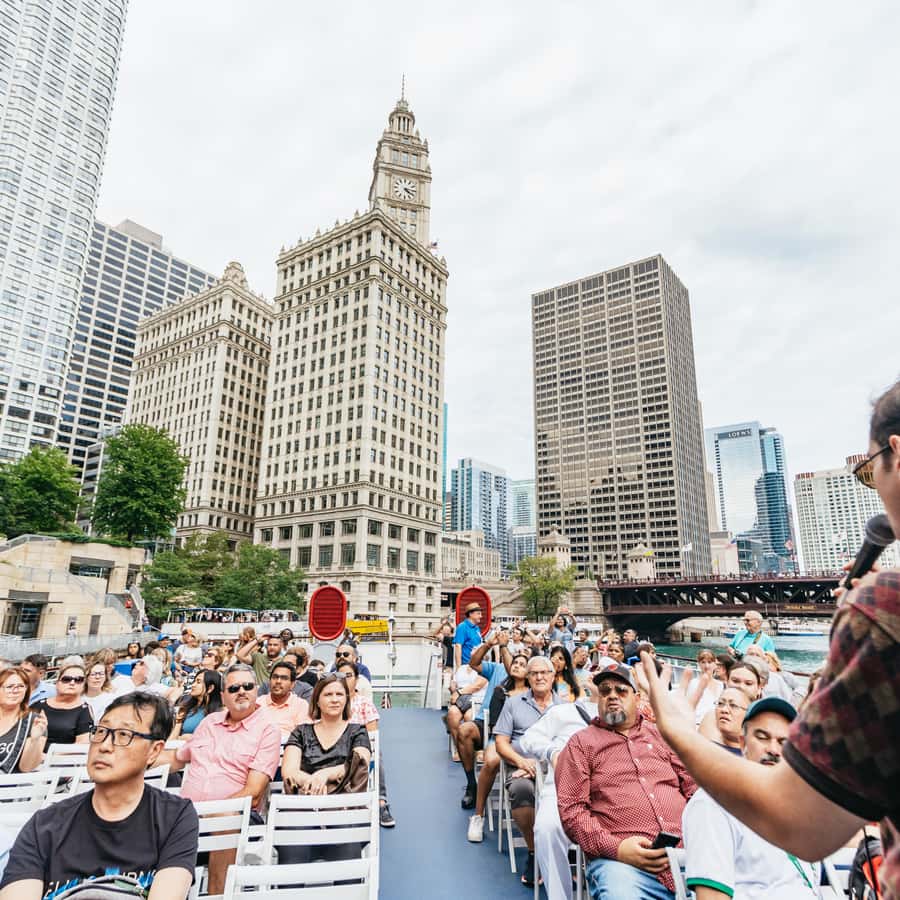 シカゴ：1.5時間の湖と川の建築クルーズ | GetYourGuide