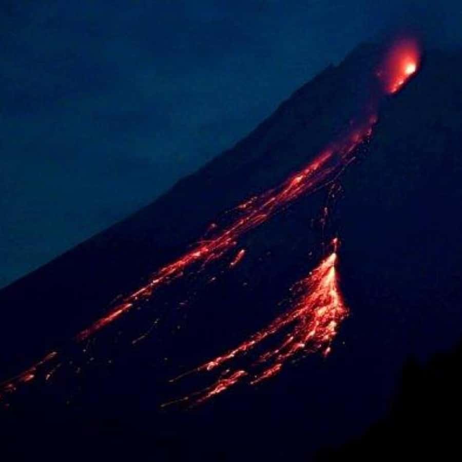 ジョグジャカルタ火山丘の上のムラピ山（溶岩の眺め） | GetYourGuide