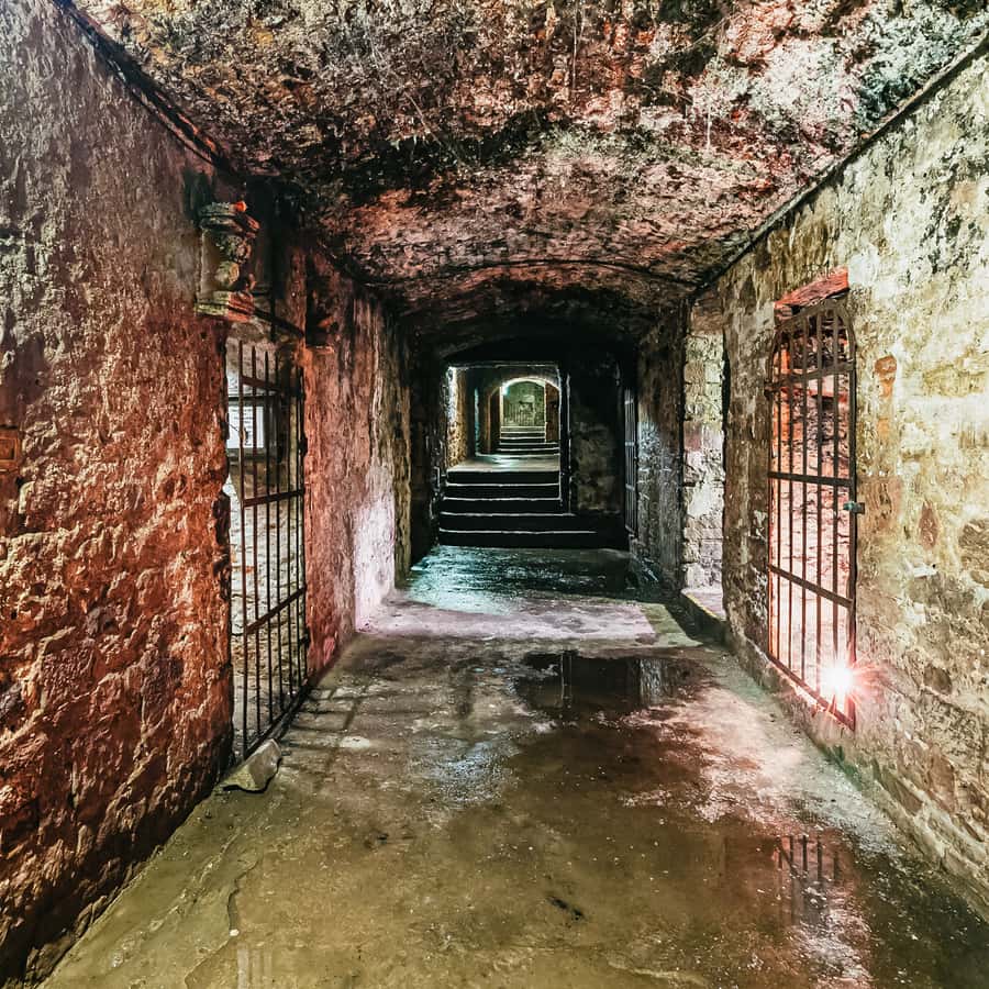 爱丁堡：深夜地下金库恐怖之旅| GetYourGuide