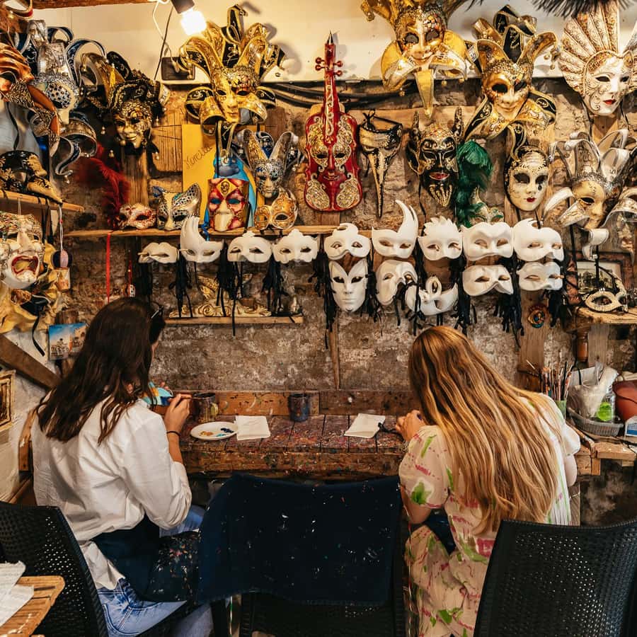 ヴェネツィア：カーニバルマスクのワークショップ | GetYourGuide