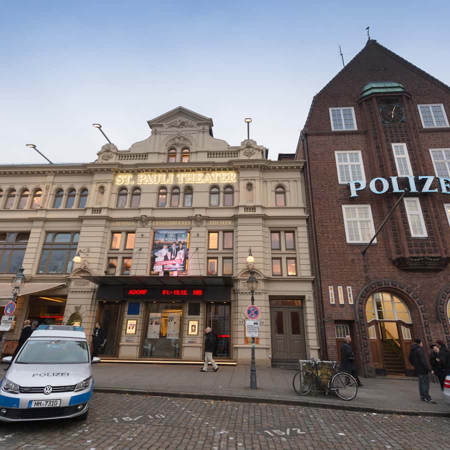 Wieso sind eig Veganer immer so mad wenn man etwas über Fleisch postet ?  Keiner nervt euch, aber ihr tut es 🙆🏽\u200d♀️, image size:900x900