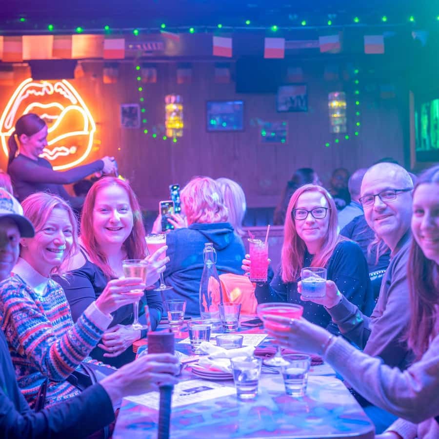 纽约市酒吧探险：穿越历史的微醺之旅| GetYourGuide