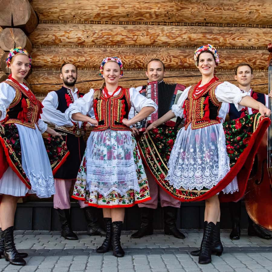 从克拉科夫出发：波兰民间表演和自助晚餐| GetYourGuide