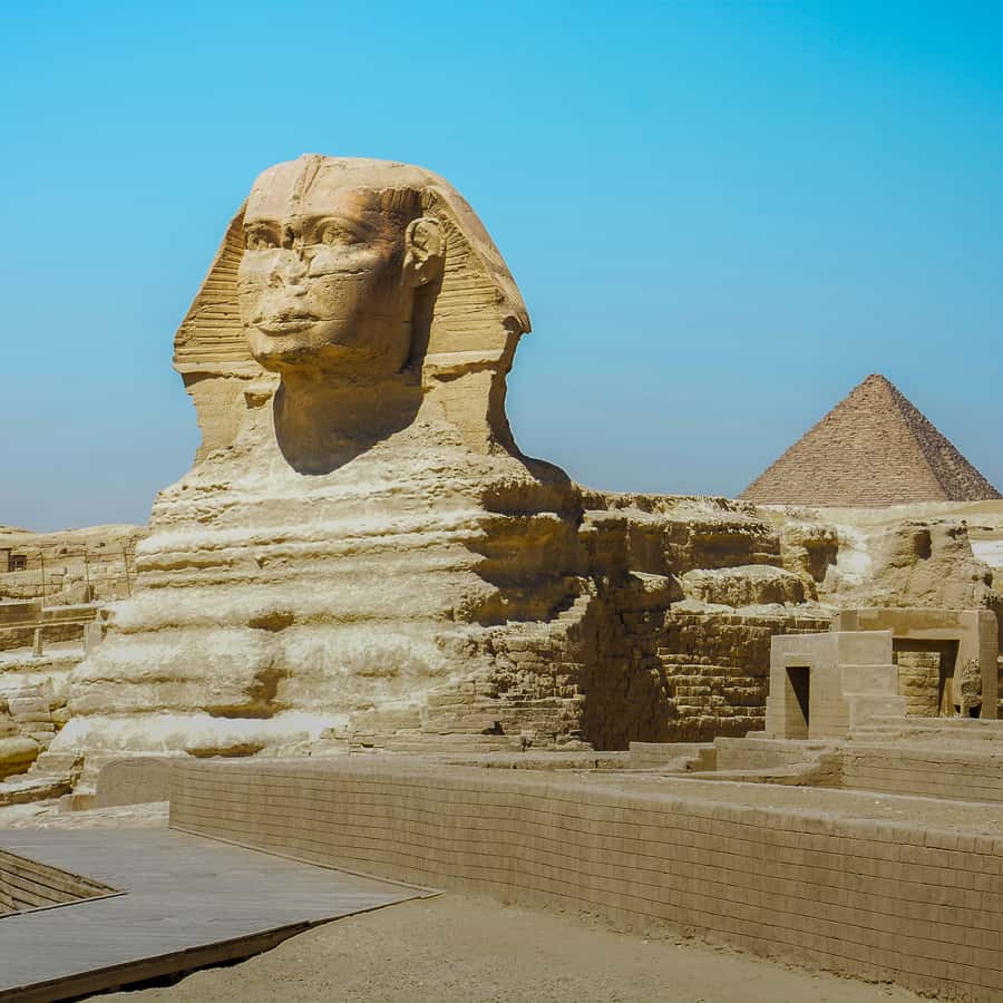 ギザのピラミッドとスフィンクスを巡るカイロ半日観光ツアー