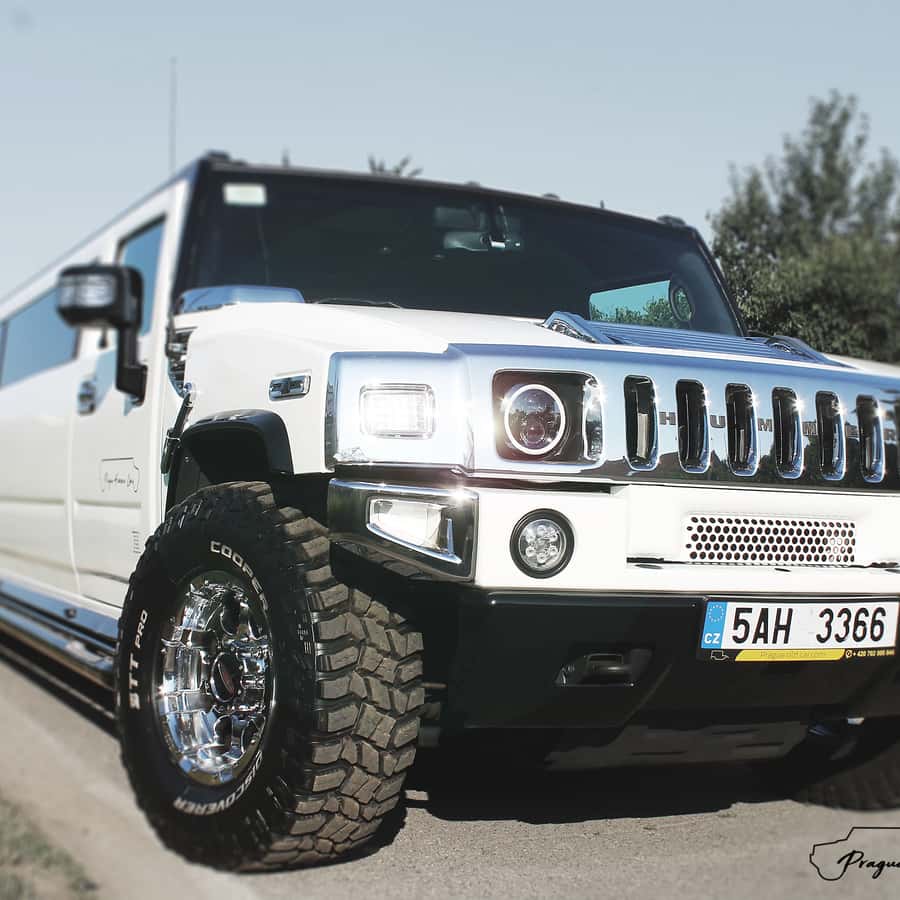 Praha: Privat transport med Hummer-limousin | GetYourGuide, image size:900x900