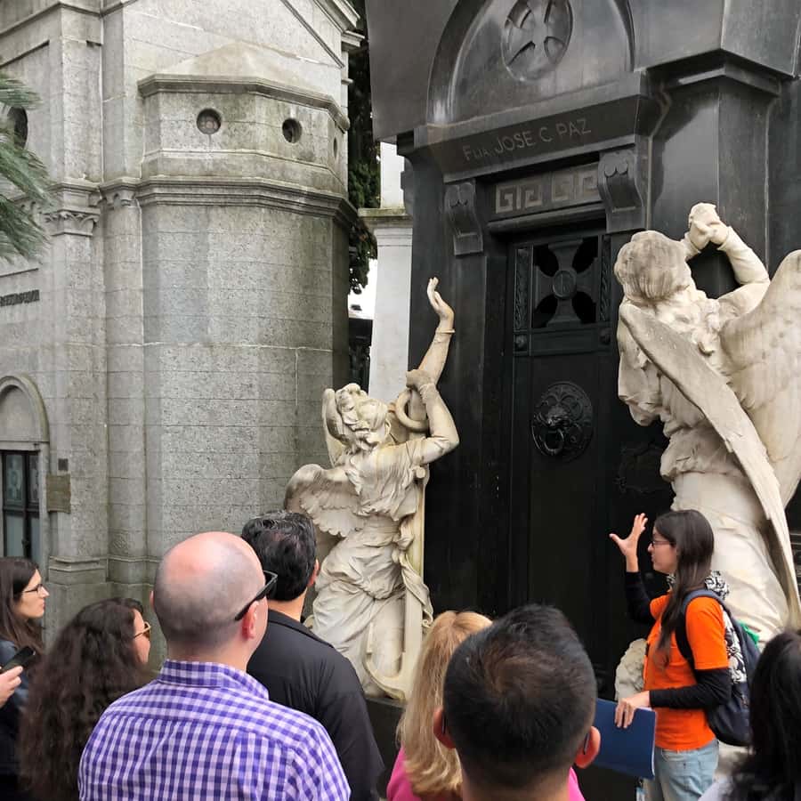 ブエノスアイレス：ラ レコレータ墓地の英語ガイド付きツアー