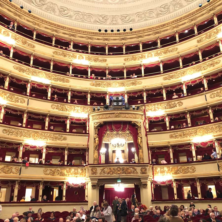 ミラノ：スカラ座劇場博物館の優先入場ガイド付きツアー | GetYourGuide