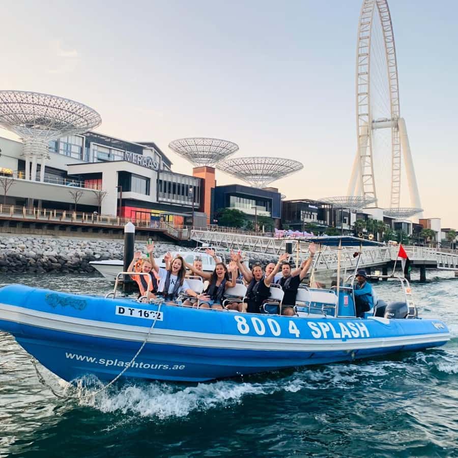 ドバイで新年を迎える3時間のミッドナイトクルーズ2026をお楽しみ