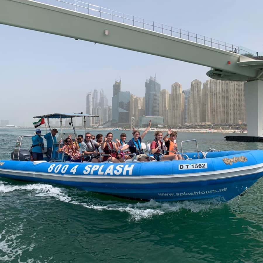 エンターティナー ドバイ ドバイで新年を迎える3時間のミッドナイトクルーズ2026をお楽しみ