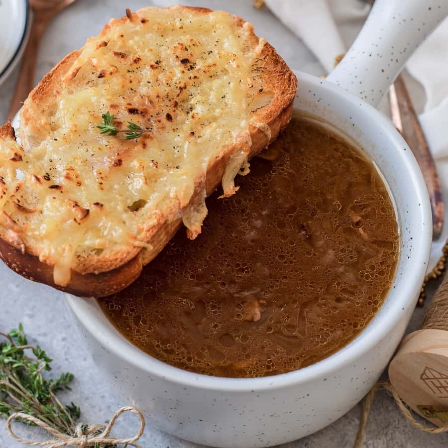 Close-up van Toscaanse voorgerechten tijdens foodtour in Pisa