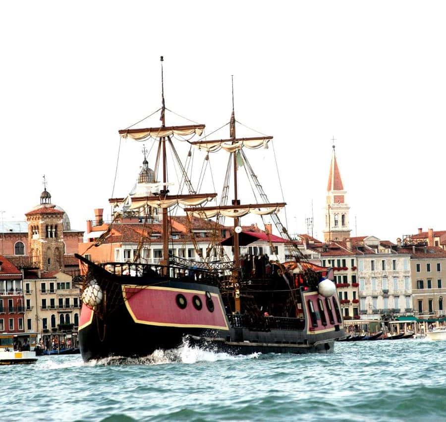 ヴェネツィア：ヴェネツィア潟ツアーとガレオン船ディナー | GetYourGuide