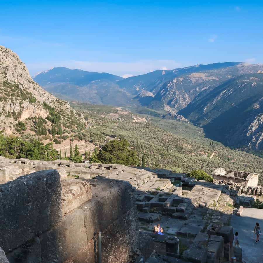 デルフィ：考古学遺跡と博物館のチケット (音声ツアー付き) | GetYourGuide