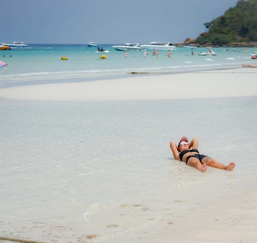 パタヤ/バンコク発：ビーチアクティビティ付き島日帰りツアー