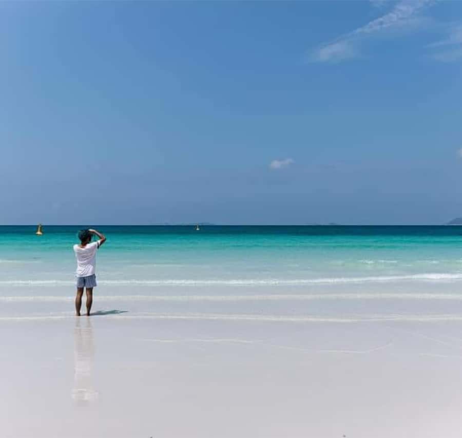 パタヤ/バンコク発：ビーチアクティビティ付き島日帰りツアー