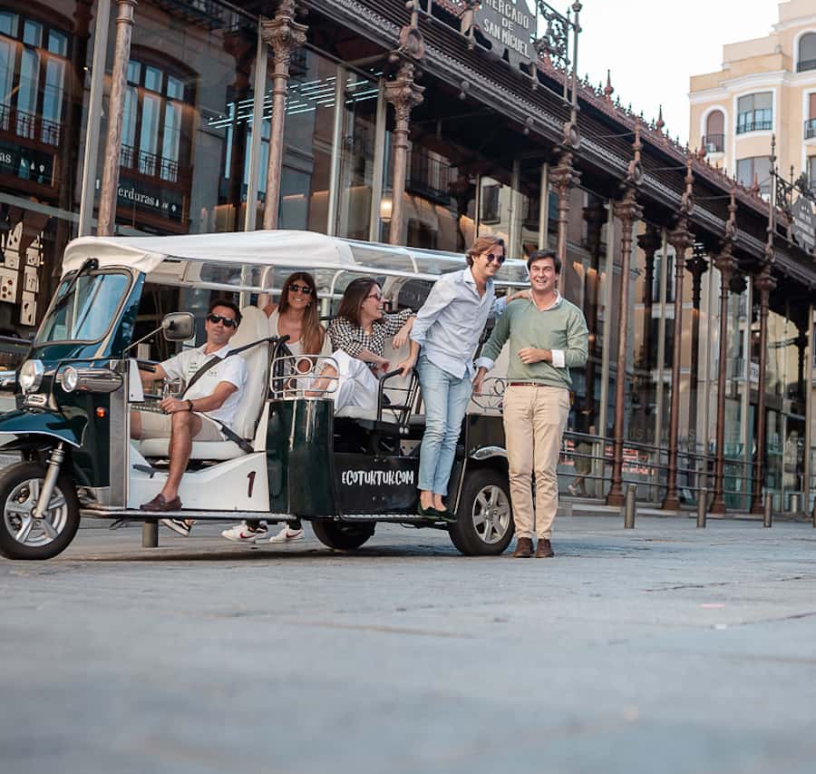 スペインマドリード マドリード：エコトゥクトゥクで行くプライベート市内ツアーをお楽しみ