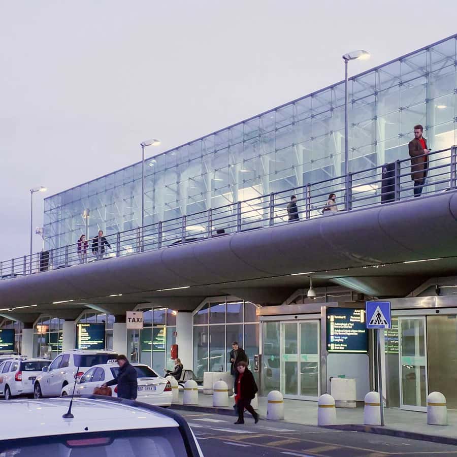 Catania International Airport: Bus Transfer to/from Syracuse | GetYourGuide, image size:900x900
