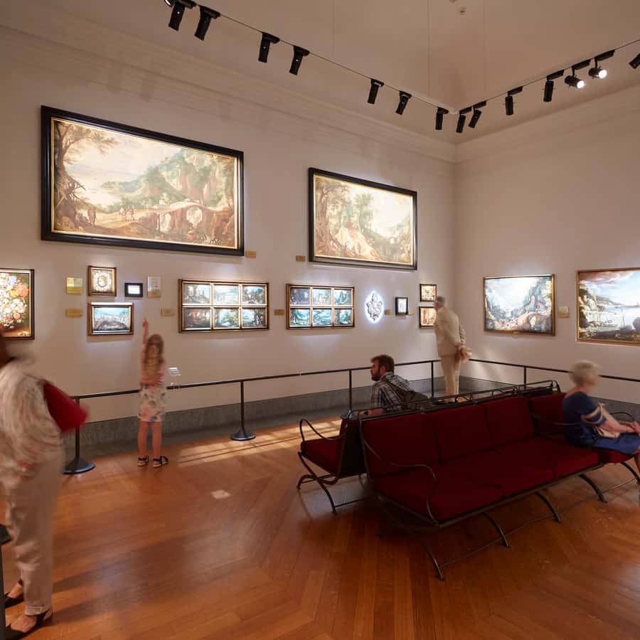 ミラノ：アンブロジアーナ絵画館とダ・ヴィンチ写本展 | GetYourGuide