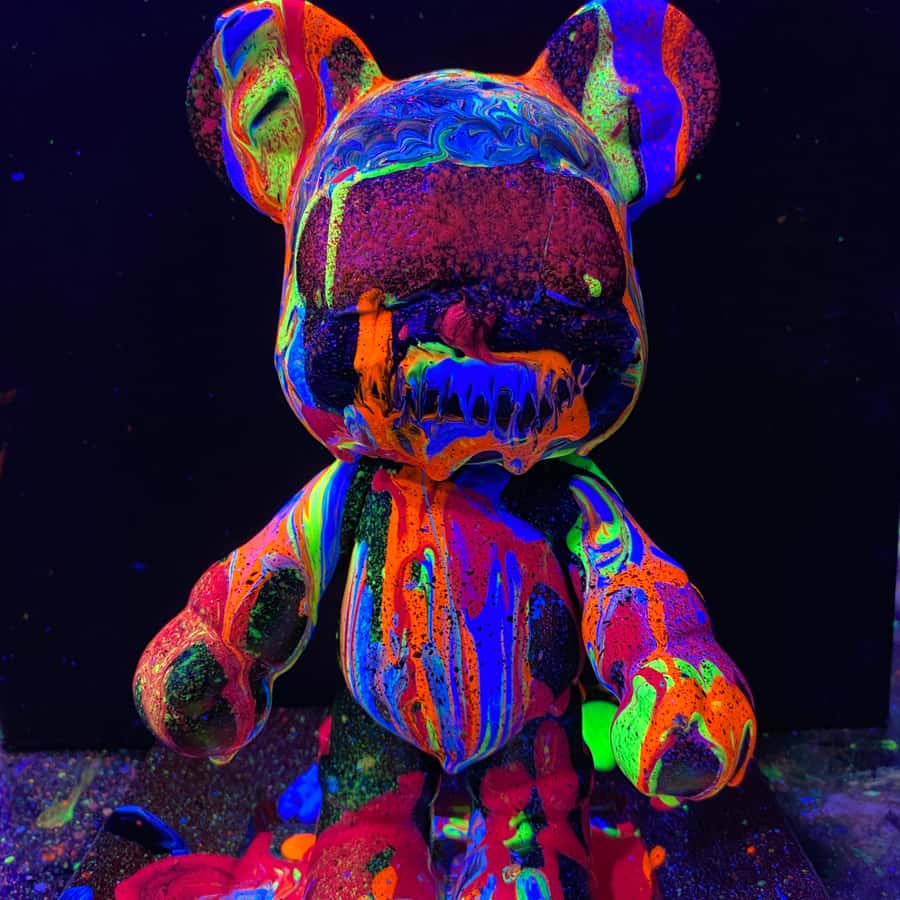 バルセロナ: ベアブリック蛍光塗装 |ワインとアート | GetYourGuide