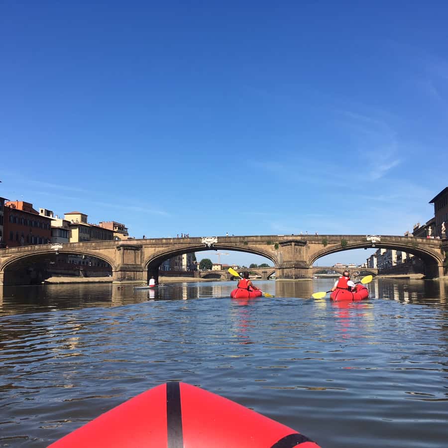 フィレンツェ：ヴェッキオ橋と市内観光ガイド付きカヤッククルーズ