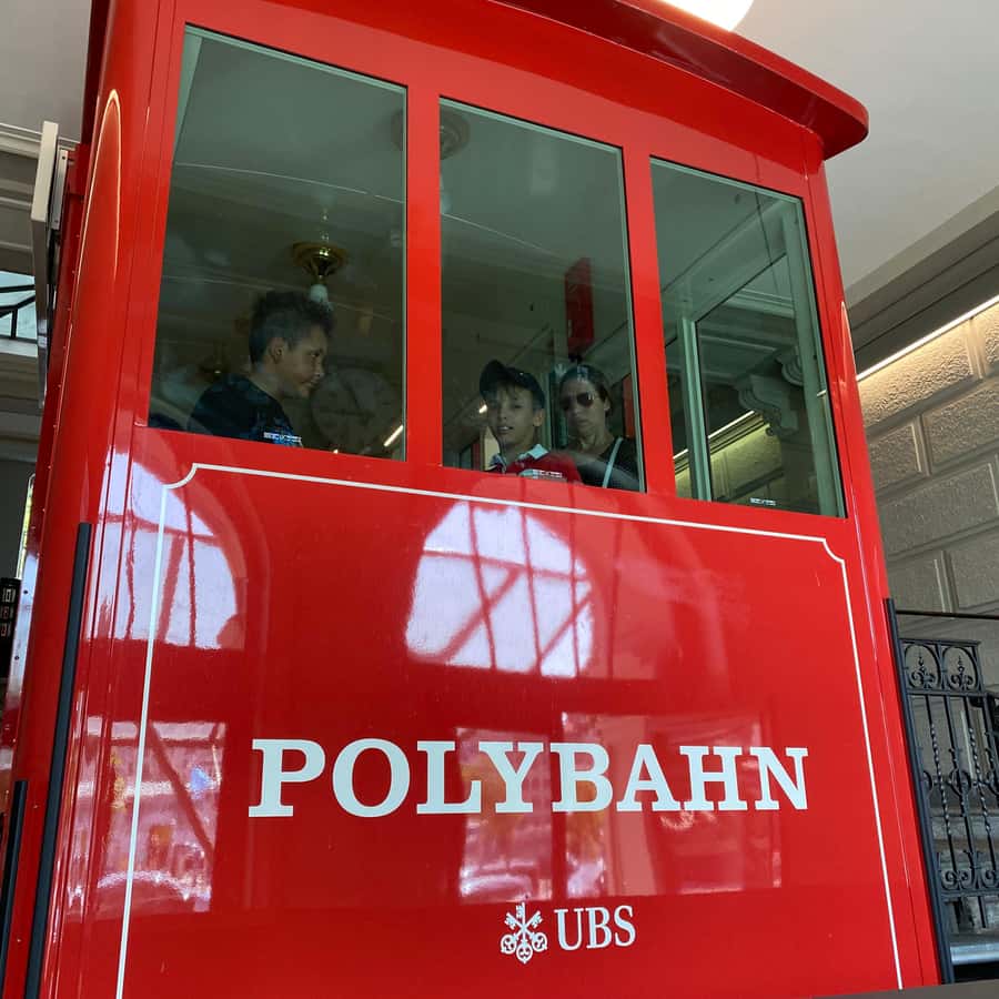 ポリバーンで行くチューリッヒ市内の必見スポットウォーキングツアー（5時間） | GetYourGuide