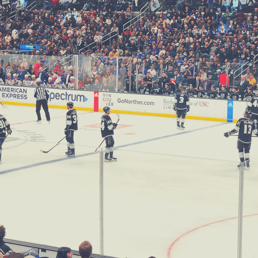 ロサンゼルス：LAキングスのアイスホッケー試合チケット | GetYourGuide