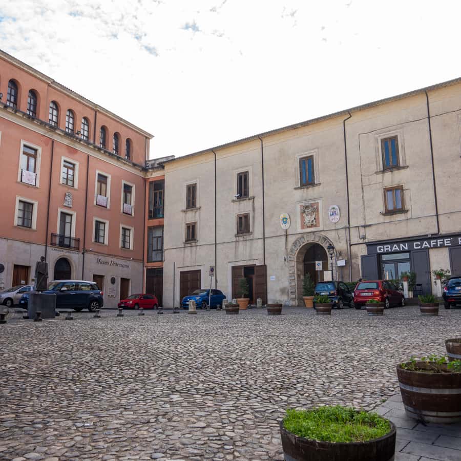 Cosenza: Audioguía del Centro Histórico | GetYourGuide, image size:900x900
