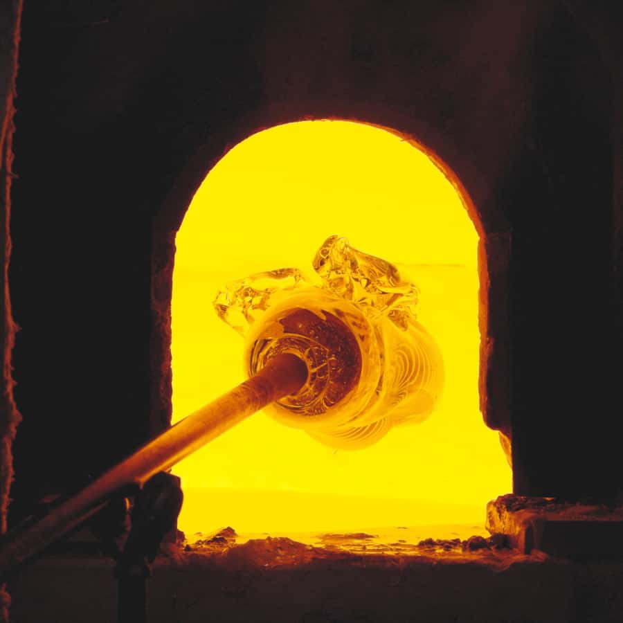 ムラーノジーノ・マッツォッカート工場での吹きガラス体験 | GetYourGuide