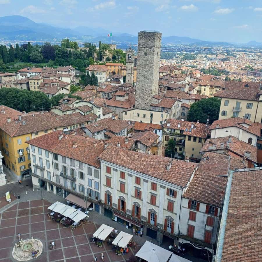 Berghain - Wikipedia, image size:900x900