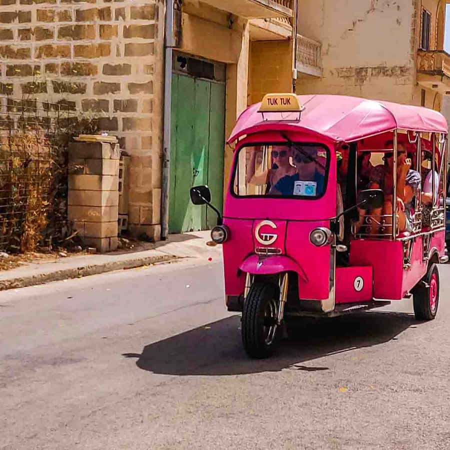 マルタ：ゴゾ島 1 日トゥクトゥク ツアーとランチ | GetYourGuide