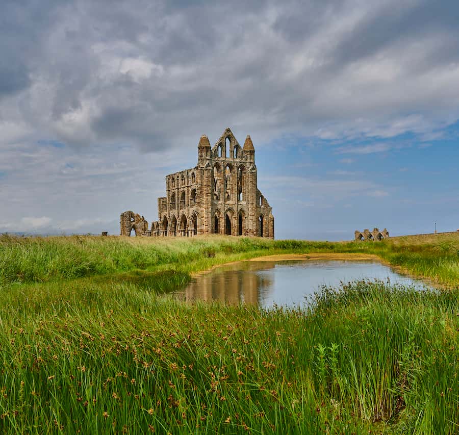 ウィットビー：ウィットビー修道院のチケット | GetYourGuide