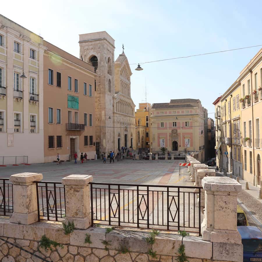 Juventus move top of Serie A with 2-1 win over Cagliari | Reuters, image size:900x900