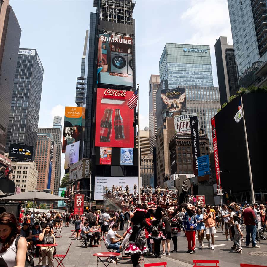 NYC: Mírate en una valla publicitaria de Times Square durante 24 horas |  GetYourGuide, image size:900x900