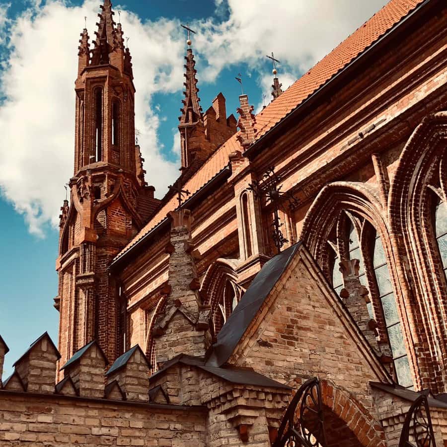 维尔纽斯：维尔纽斯周边定制步行日间/夜间活动| GetYourGuide, image size:900x900