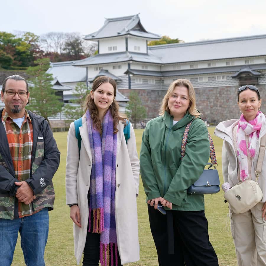 가나자와: 현지 가이드가 안내하는 역사 정원 워킹 투어 | GetYourGuide