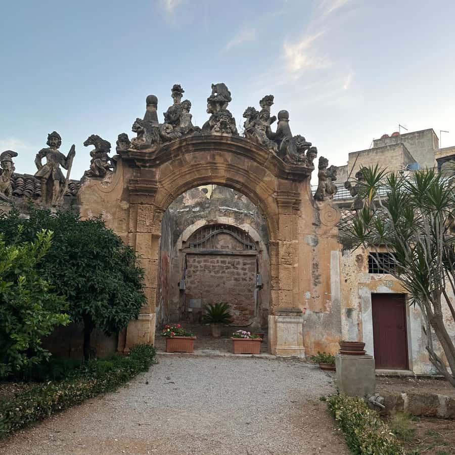 Bagheria: Villa Palagonia Guided Tour | GetYourGuide, image size:900x900