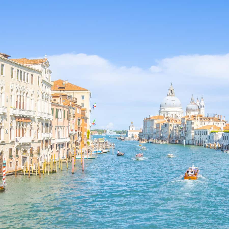 ヴェネツィア：大運河ボートツアー | GetYourGuide