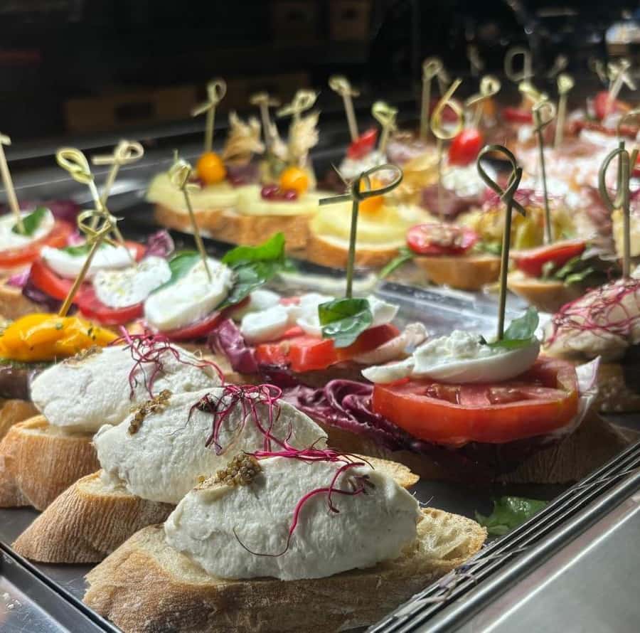 Venice: 10 shades of Cicchetti and Wine | GetYourGuide, image size:900x890