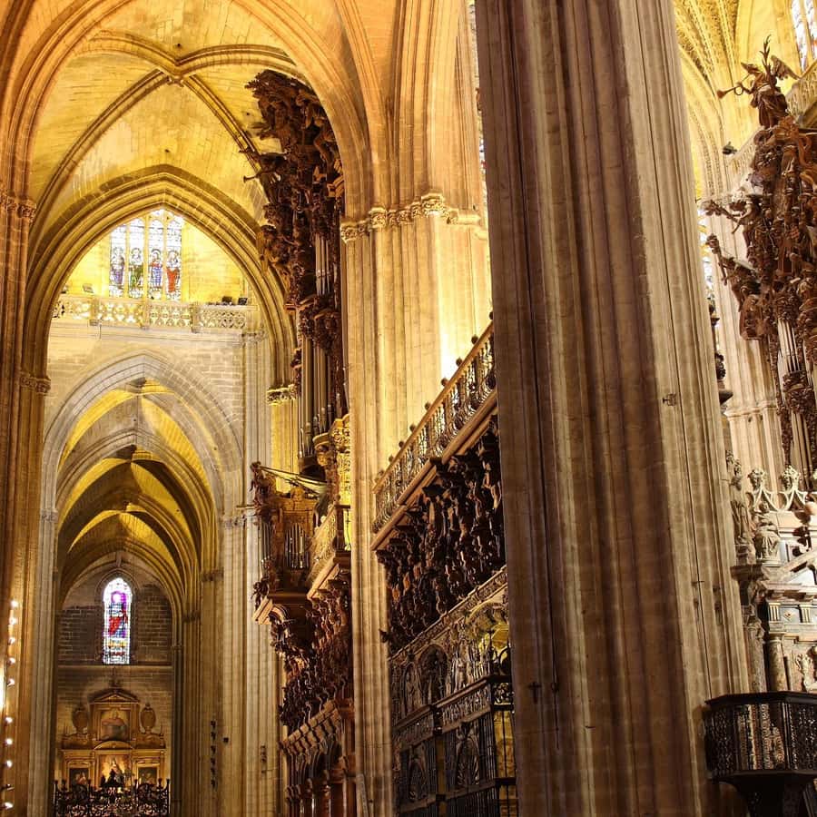 セビリア優先アクセス カテドラル＆ヒラルダツアー | GetYourGuide